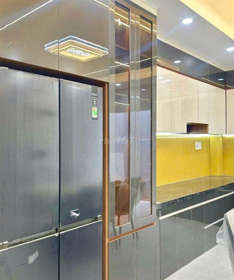 Nhà có thang máy đường số 5 bình long nguyễn sơn nối dài 4x16m 4 lầu.