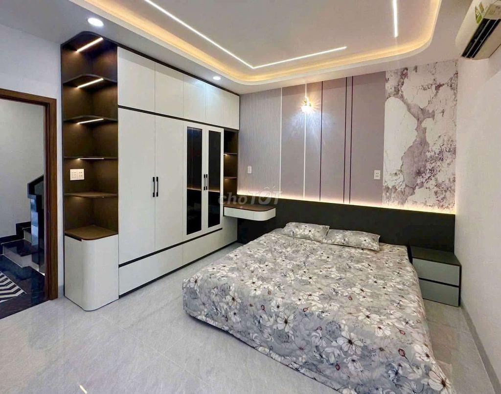 Nhà có thang máy đường số 5 bình long nguyễn sơn nối dài 4x16m 4 lầu.