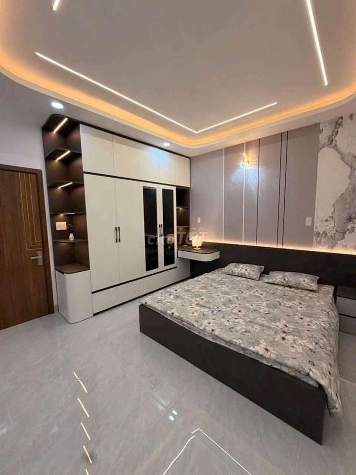 Nhà có thang máy đường số 5 bình long nguyễn sơn nối dài 4x16m 4 lầu.