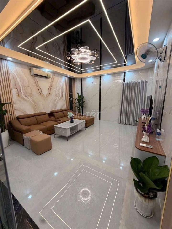 Nhà có thang máy đường số 5 bình long nguyễn sơn nối dài 4x16m 4 lầu.