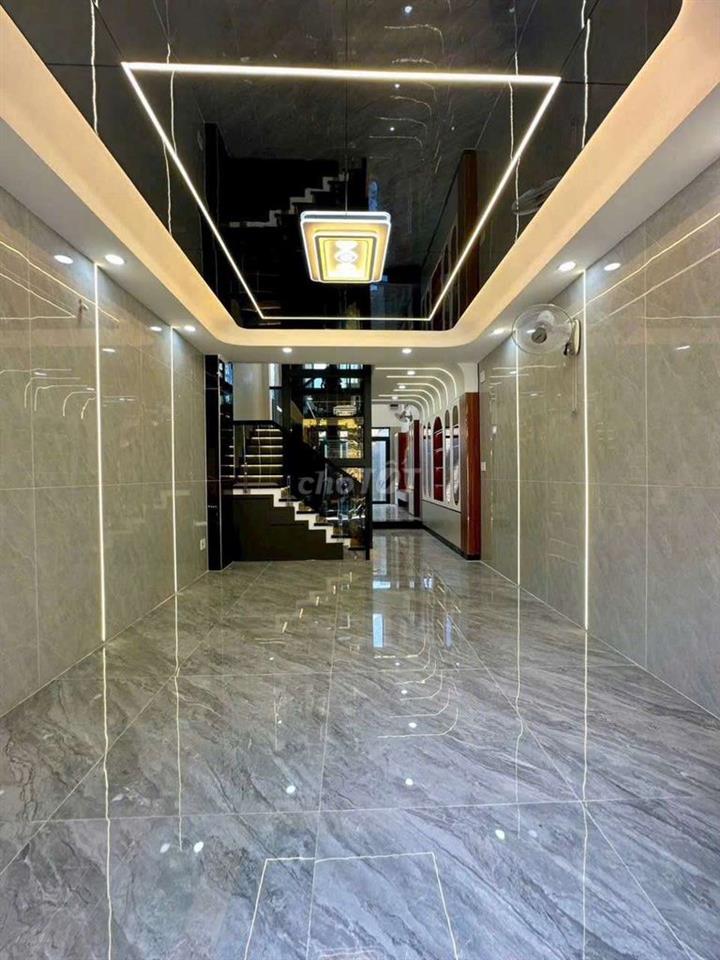 Nhà có thang máy đường số 5 bình long nguyễn sơn nối dài 4x16m 4 lầu.