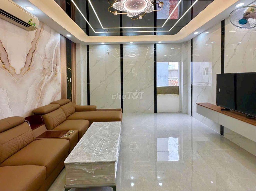 Nhà có thang máy đường số 5 bình long nguyễn sơn nối dài 4x16m 4 lầu.