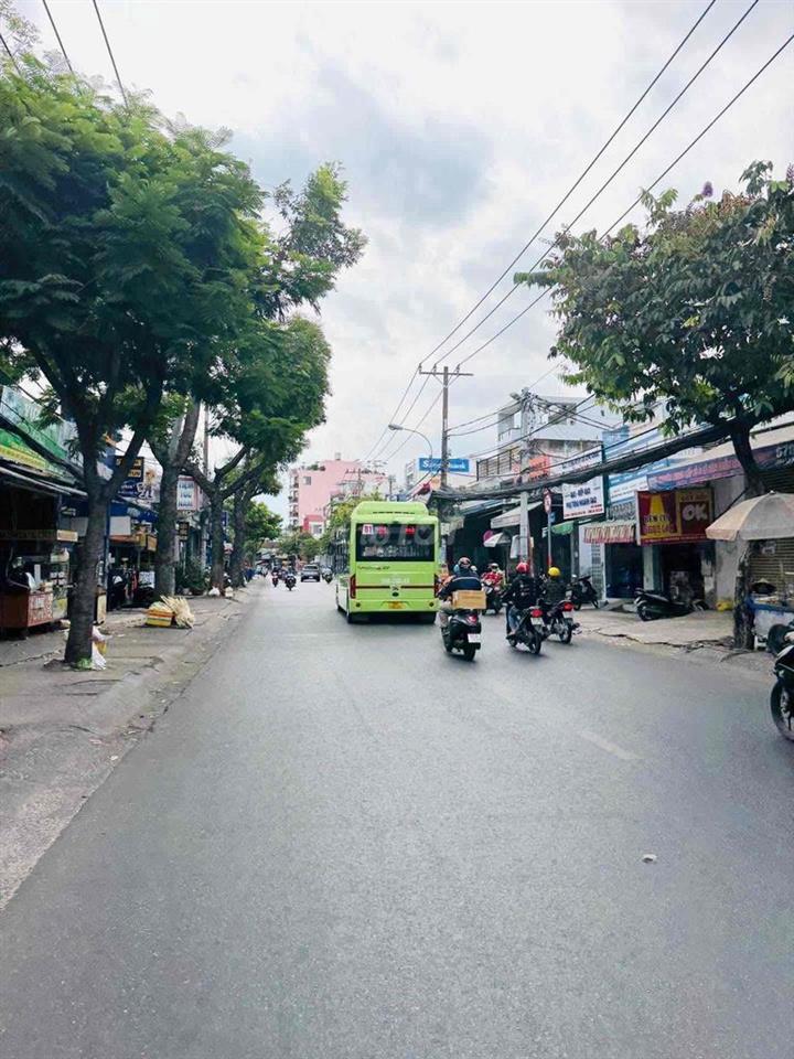 BÁN  NHÀ TRUNG TÂM TÂN PHÚ KẾ BÊN ĐẠI HỌC CÔNG THƯƠNG 2 tầng 4 đ nhinh