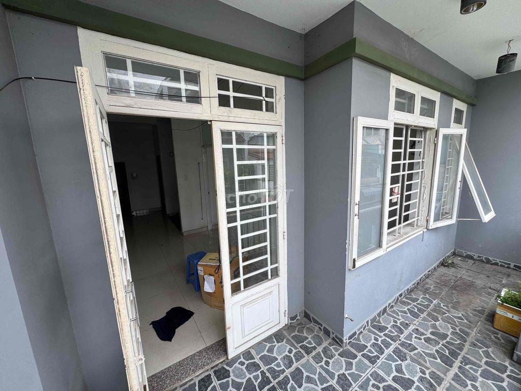 Nhà mặt tiền hẻm thích hợp kinh doanh sản xuất, gần chợ, trường học