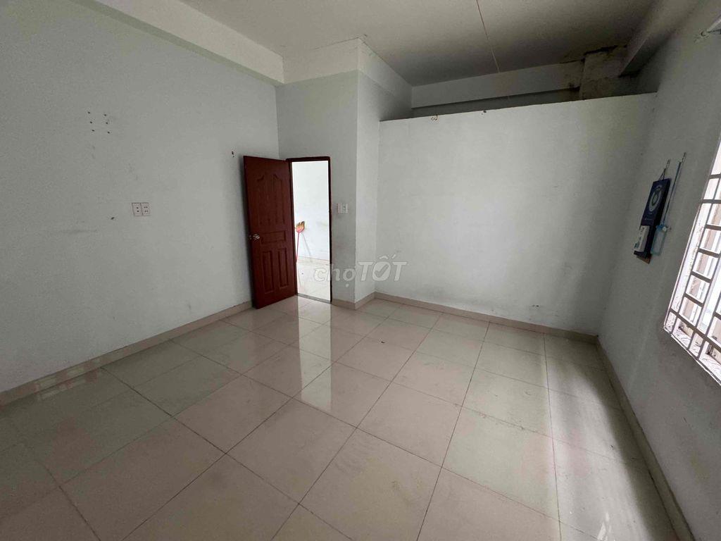 Nhà mặt tiền hẻm thích hợp kinh doanh sản xuất, gần chợ, trường học