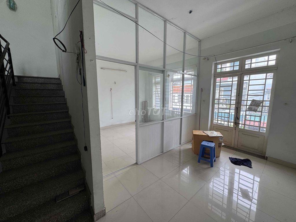 Nhà mặt tiền hẻm thích hợp kinh doanh sản xuất, gần chợ, trường học
