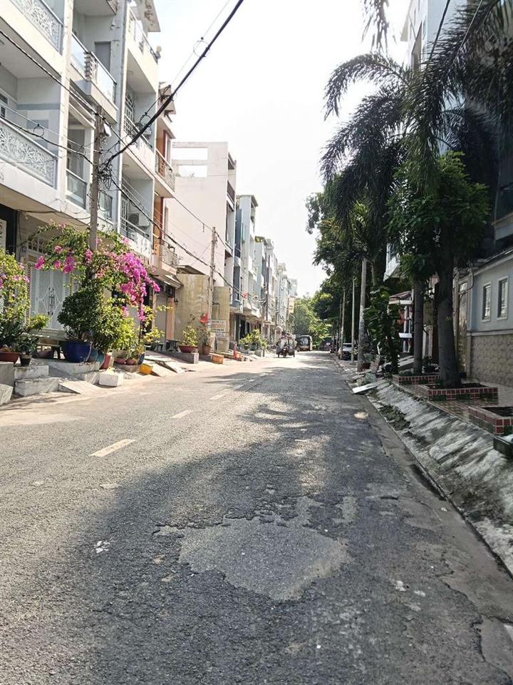 Mặt tiền đg 72 Bình phú p10 Q6