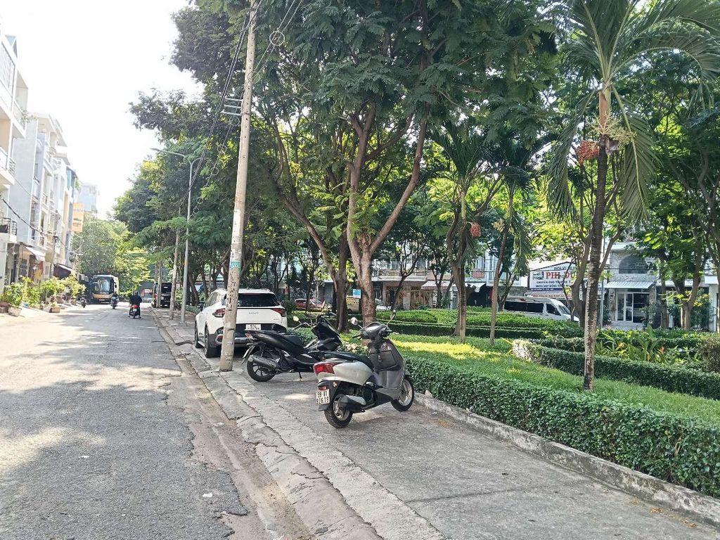 Mặt tiền đg 72 Bình phú p10 Q6