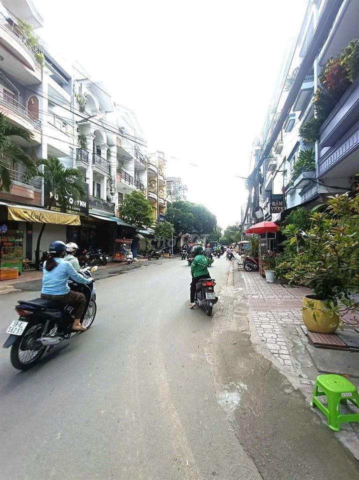 Mặt tiền phố ẩm thực p13 Q6