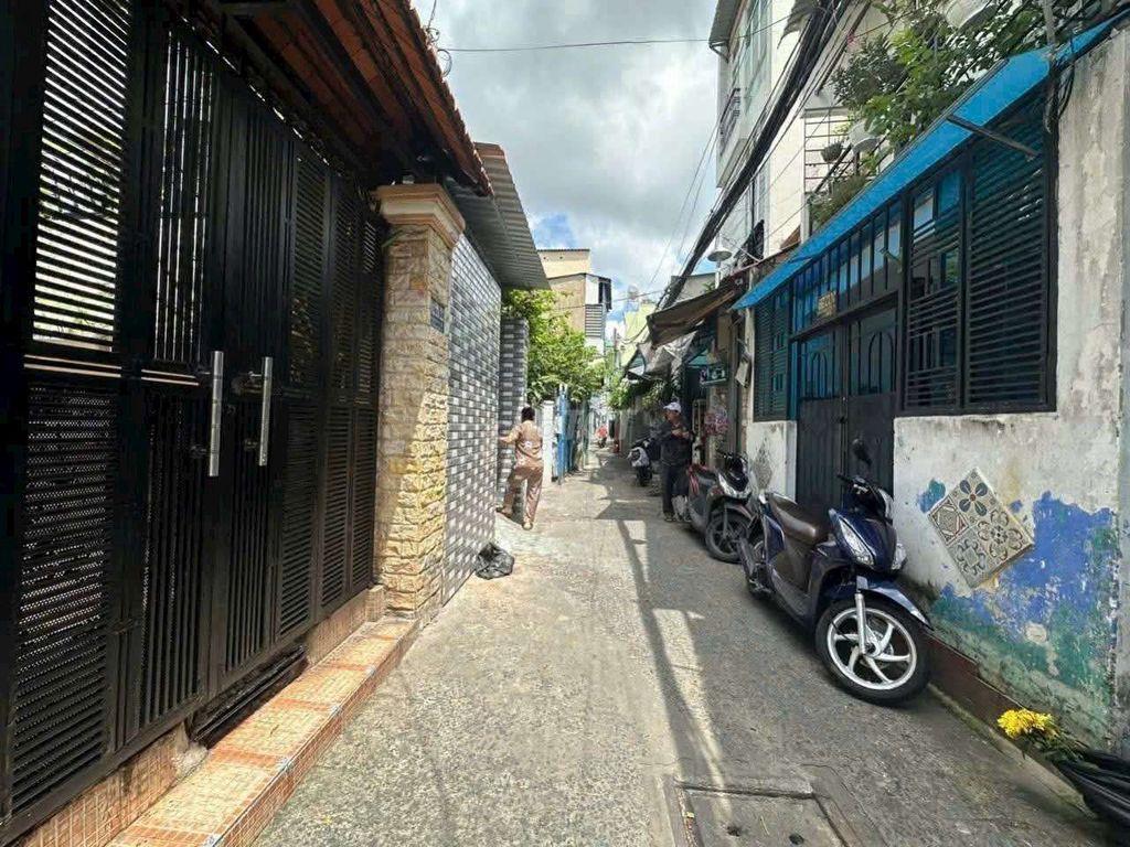 HẺM 3,5M ĐOÀN VĂN BƠ ĐANG KD 20 PHÒNG CHDV