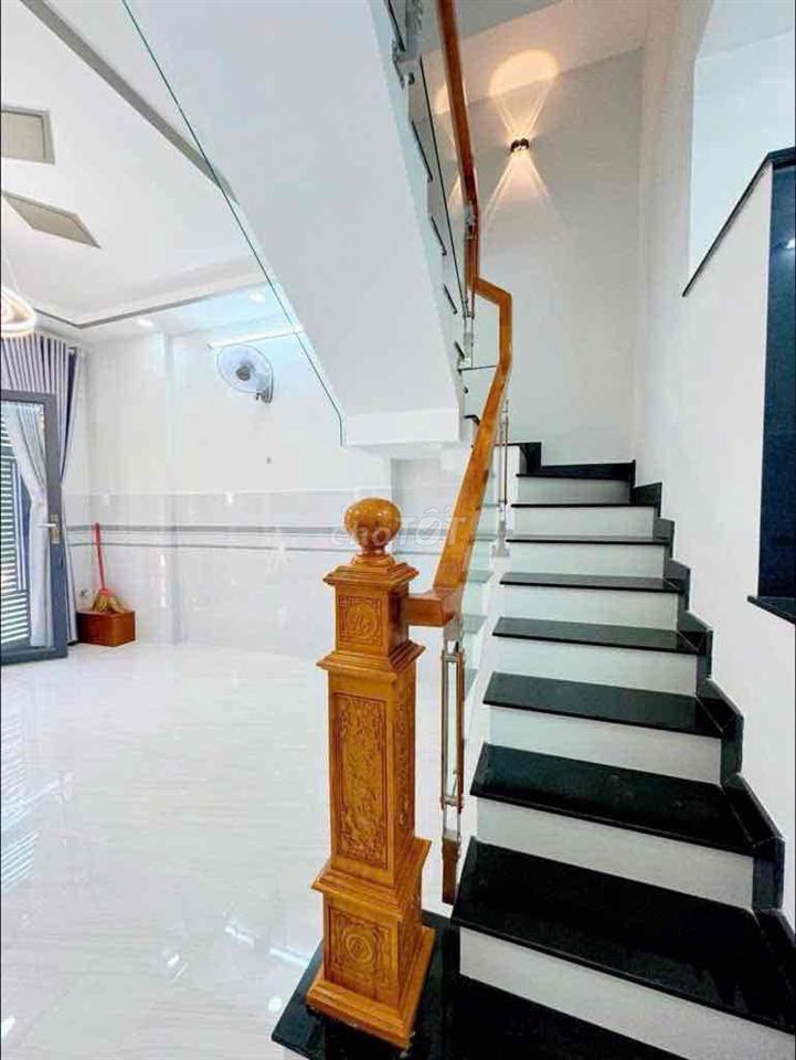 bán nhà Lê Văn Quới, 40m2, 4x10m, 2 tầng, 2pn, hẻm ô tô thông, giá TL