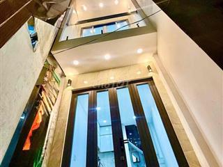 Bán nhà Lạc Long Quân, 20m2, 3,5x6m, 3 tầng, 2pn, 2wc, hẻm rộng, shr
