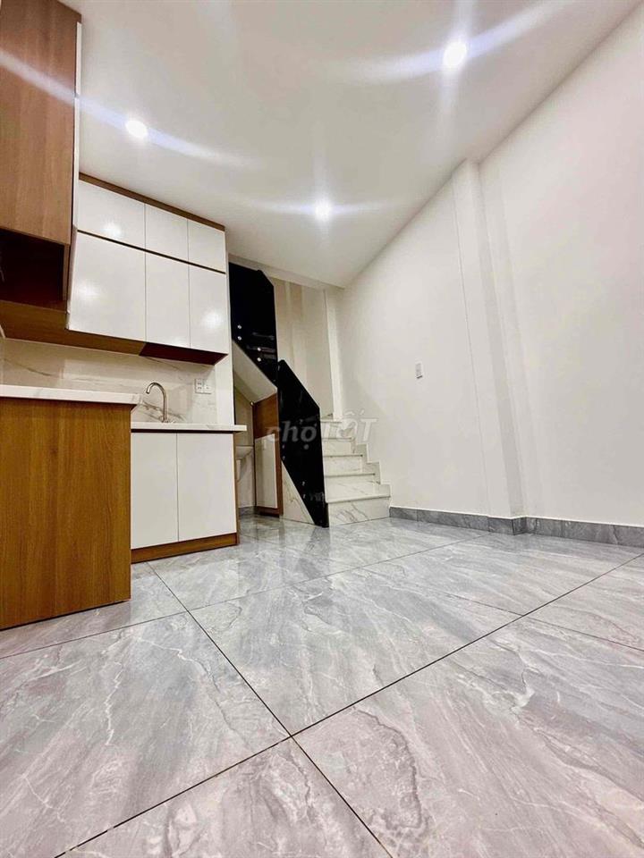 Bán nhà Lạc Long Quân, 20m2, 3,5x6m, 3 tầng, 2pn, 2wc, hẻm rộng, shr