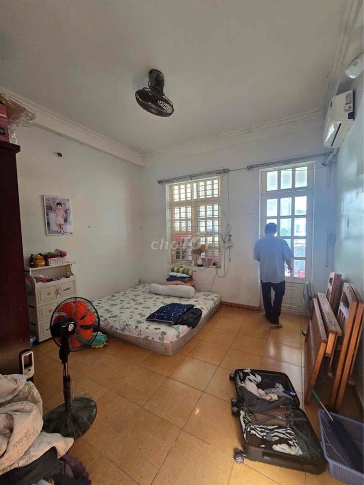 BÌNH TRỊ ĐÔNG B - KHU TÊN LỬA - ĐƯỜNG NỘI BỘ - XE HƠI NGỦ TRONG NHÀ