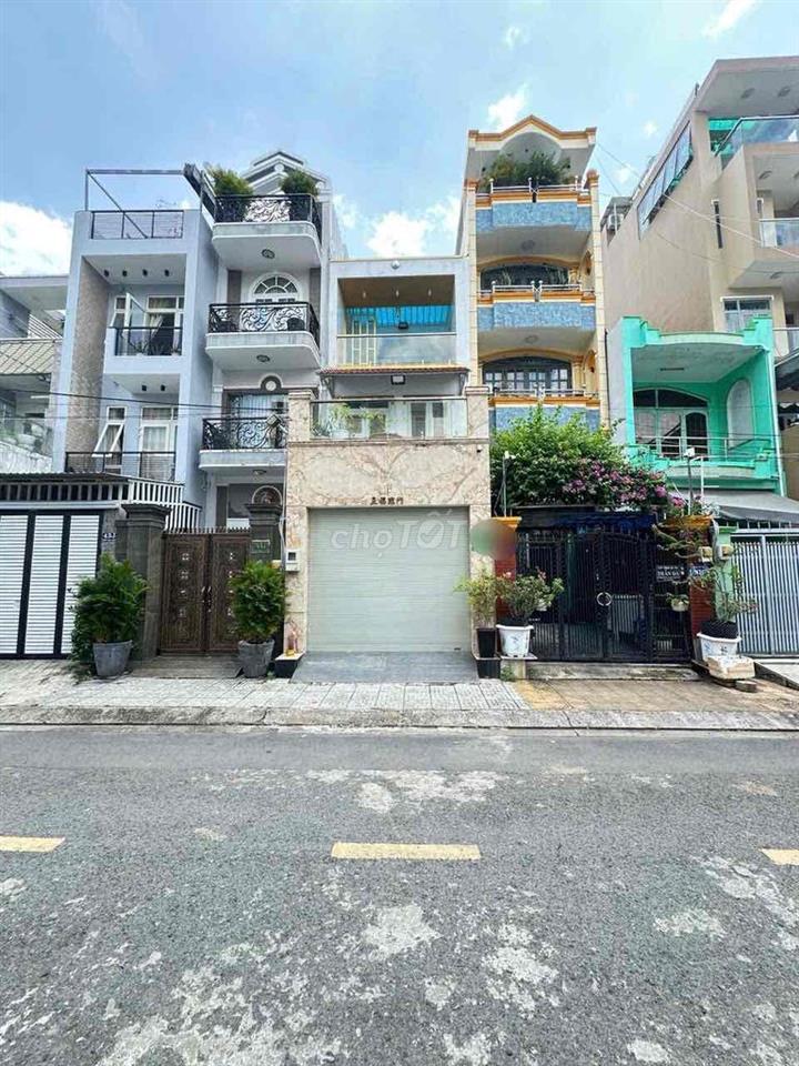 NGAY VÒNG XOAY HẬU GIANG , CÔNG VIÊN PHÚ LÂM , KẾ BÊN KHU BÌNH PHÚ Q6
