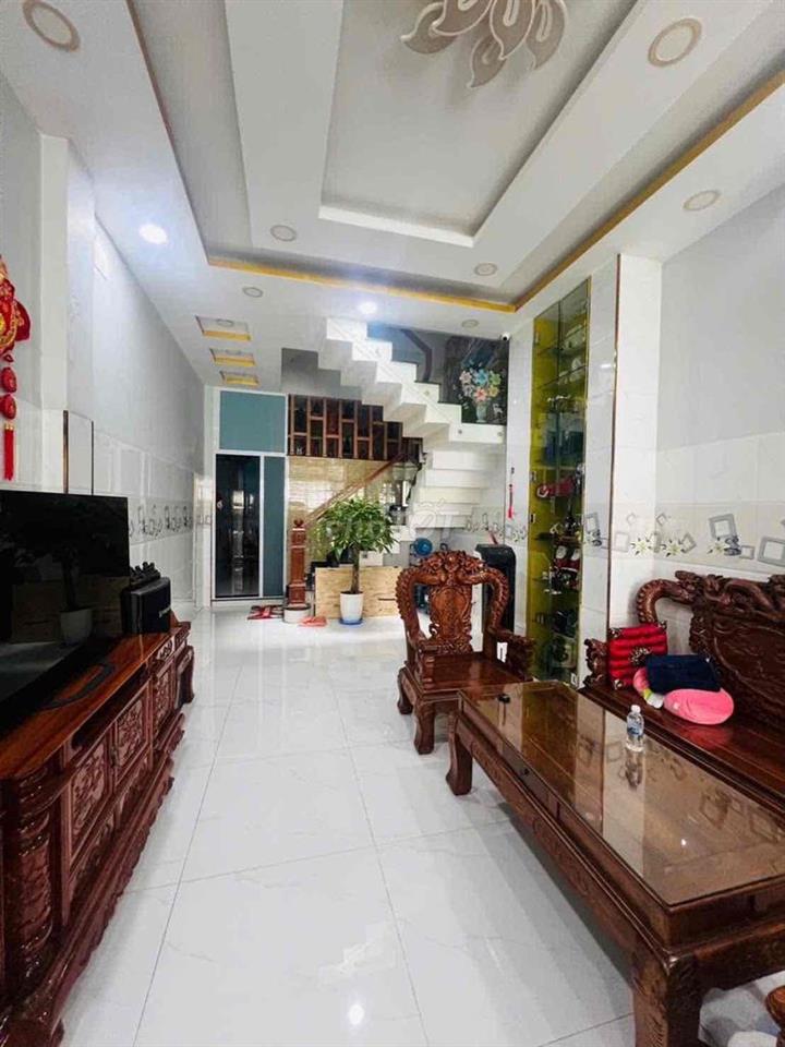 NGAY VÒNG XOAY HẬU GIANG , CÔNG VIÊN PHÚ LÂM , KẾ BÊN KHU BÌNH PHÚ Q6