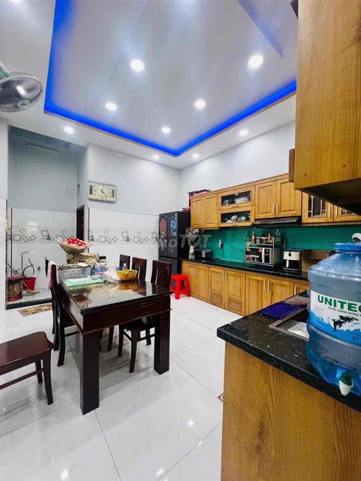 NGAY VÒNG XOAY HẬU GIANG , CÔNG VIÊN PHÚ LÂM , KẾ BÊN KHU BÌNH PHÚ Q6