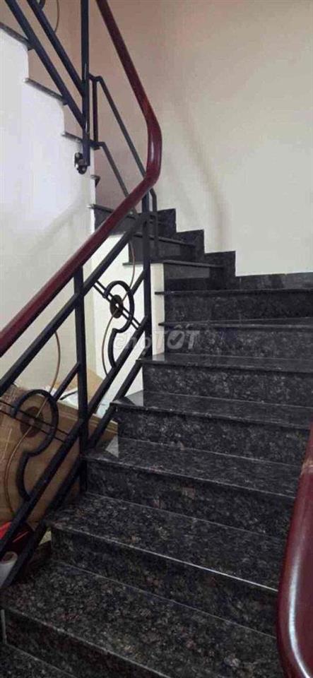 HẺM XE HƠI ĐỖ CỬA - NHÀ 3 TẦNG 3PN 4WC (3.7X13M)