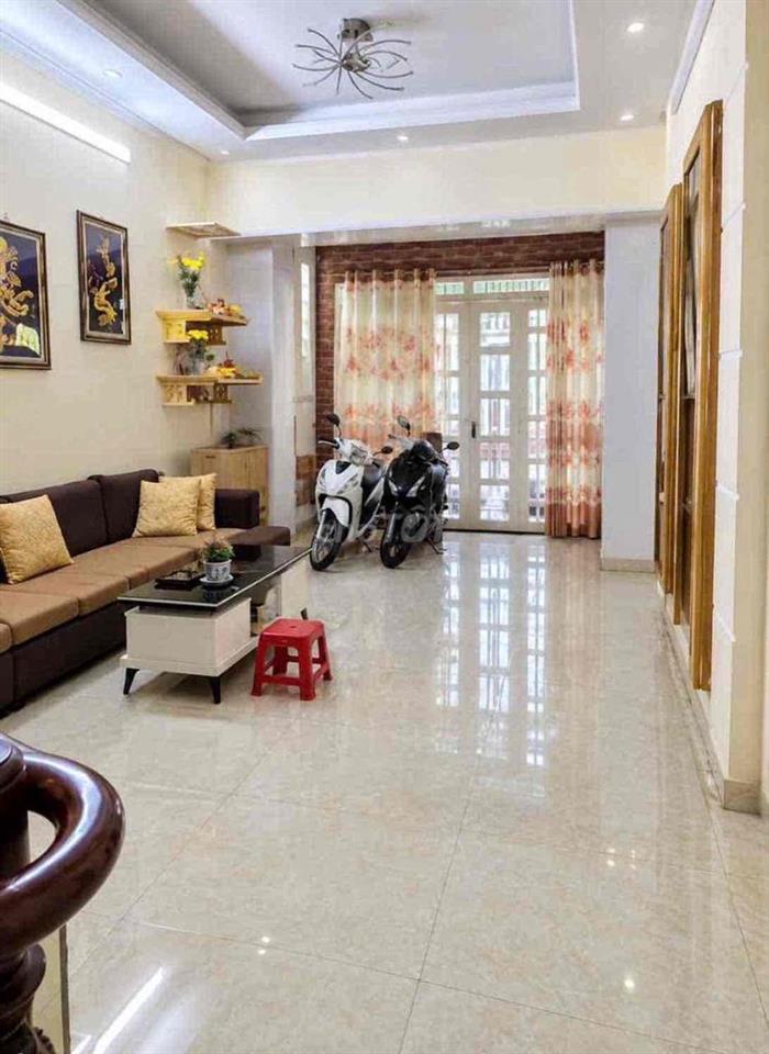 HẺM XE HƠI ĐỖ CỬA - NHÀ 3 TẦNG 3PN 4WC (3.7X13M)