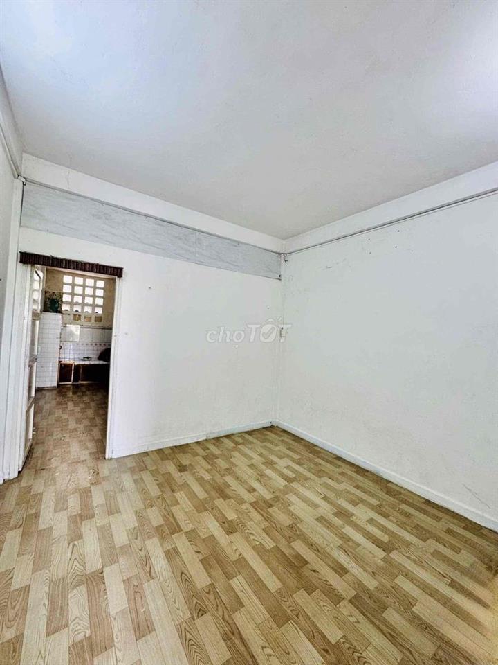 1.95 Tỷ Chung cư Chợ Hoa Đầm Sen /2PN / SHR