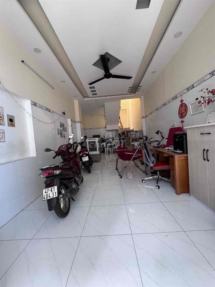 Nhà Mới Xây/ Thoại Ngọc Hầu- Tân Phú/ 2 Tầng BTCT Nở Hậu: 5.5 Tỷ TL