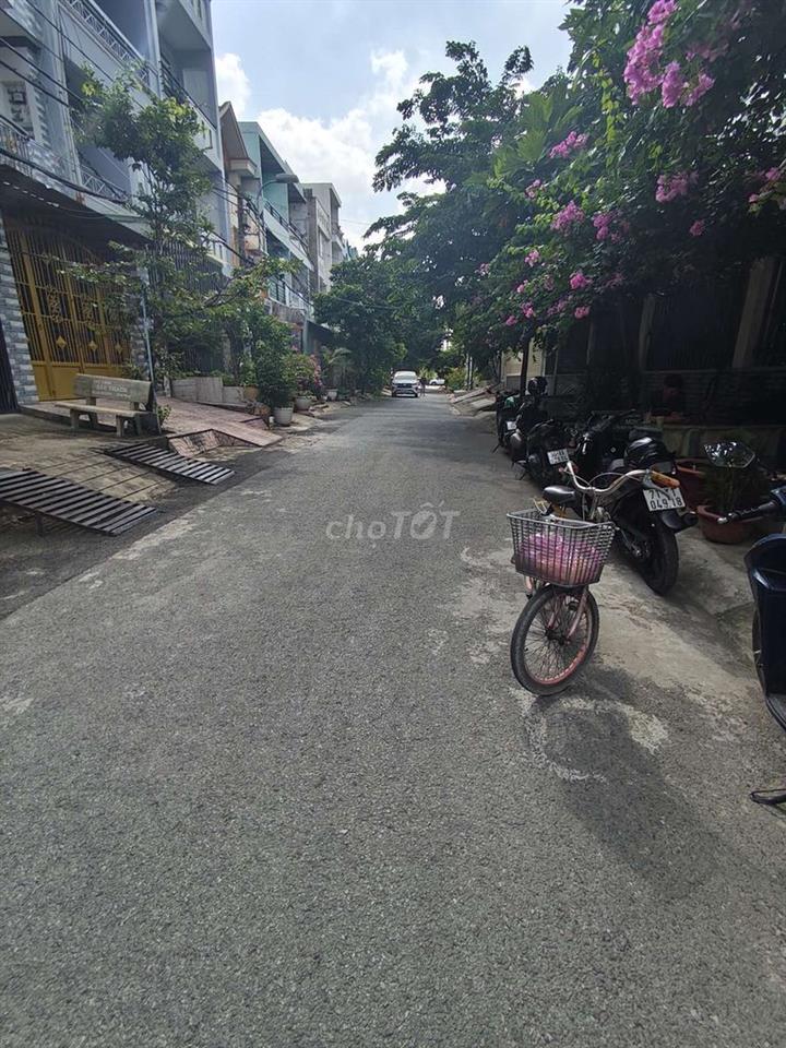 bán nhà hẻm xe tải phường bình phú thành phố Hồ Chí Minh 