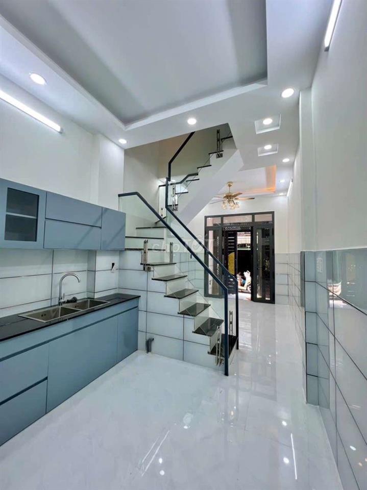 Nhà mới 2 lầu, cách 2 căn là Mt Phú Định p16 Q8, giáp Q6
