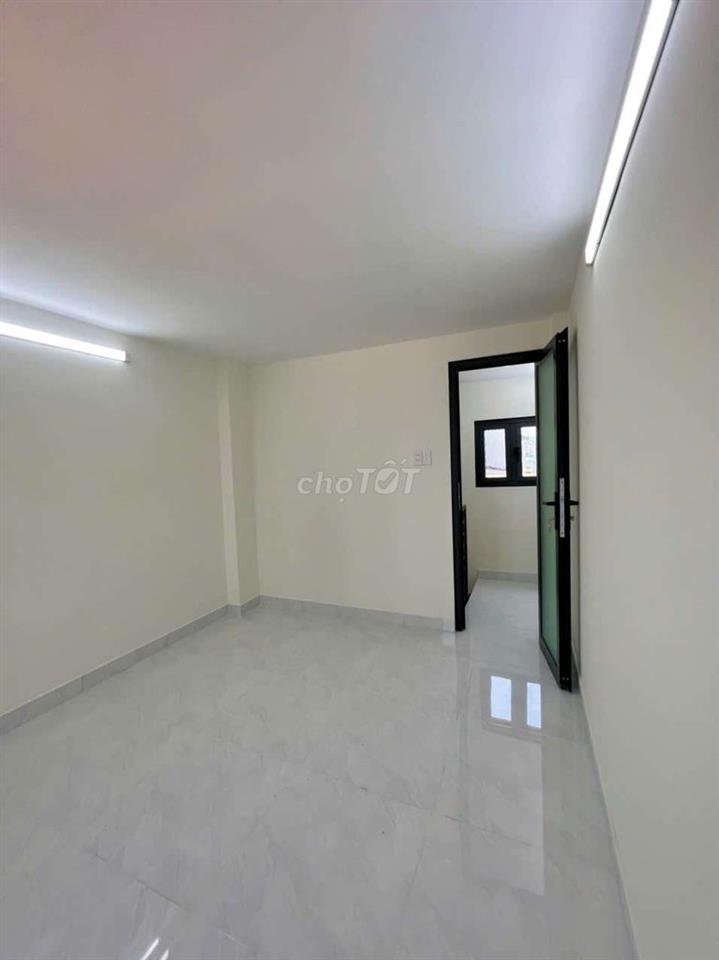 Nhà mới 2 lầu, cách 2 căn là Mt Phú Định p16 Q8, giáp Q6