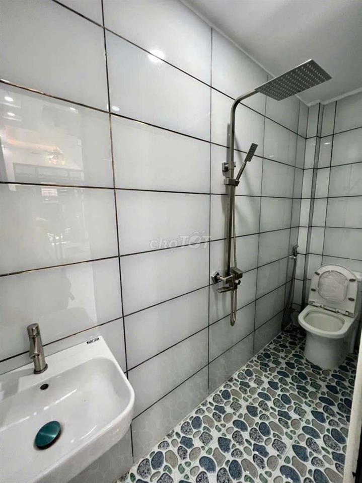Nhà mới 2 lầu, cách 2 căn là Mt Phú Định p16 Q8, giáp Q6