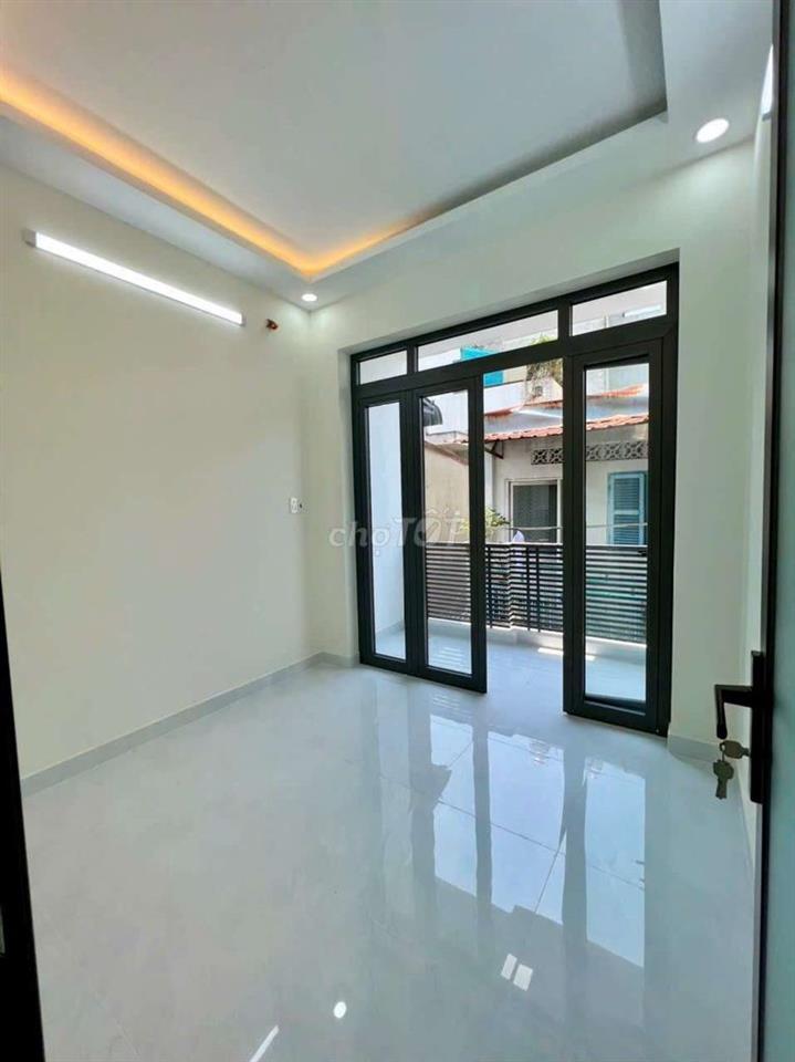 Nhà mới 2 lầu, cách 2 căn là Mt Phú Định p16 Q8, giáp Q6