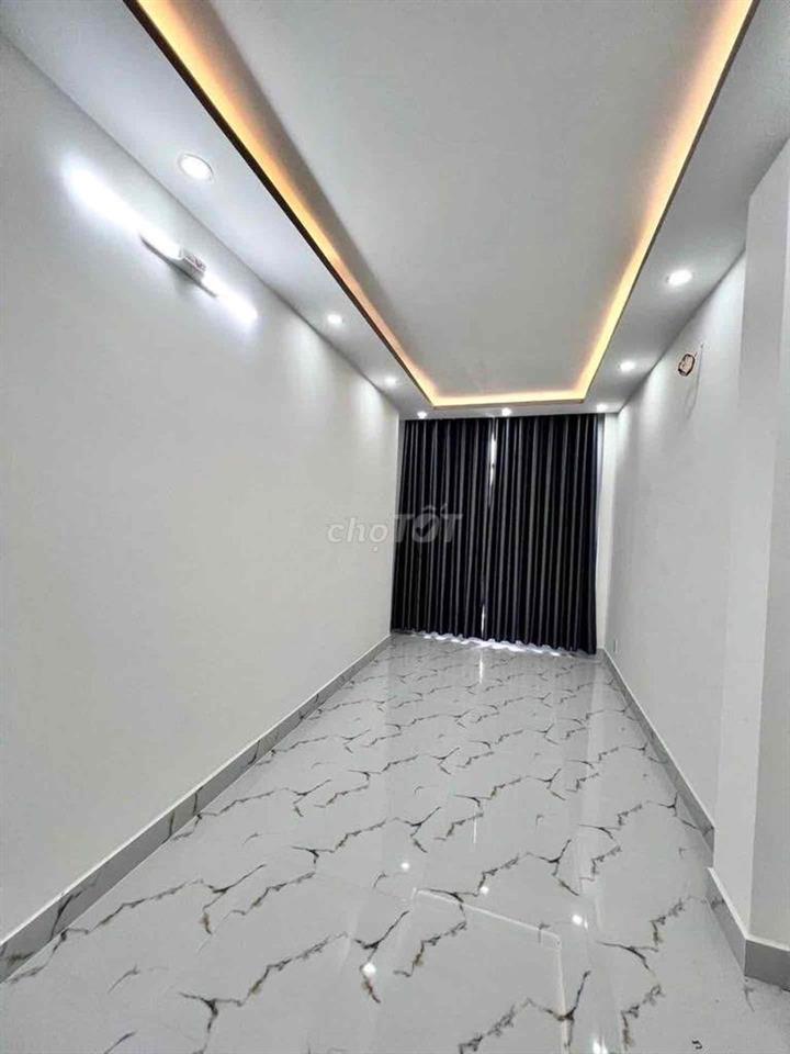 XE HƠI NGỦ TRONG NHÀ BÌNH TÂN BÌNH TRỊ ĐÔNG CHIẾN LƯỢC