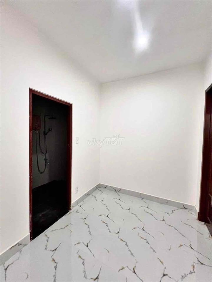 XE HƠI NGỦ TRONG NHÀ BÌNH TÂN BÌNH TRỊ ĐÔNG CHIẾN LƯỢC