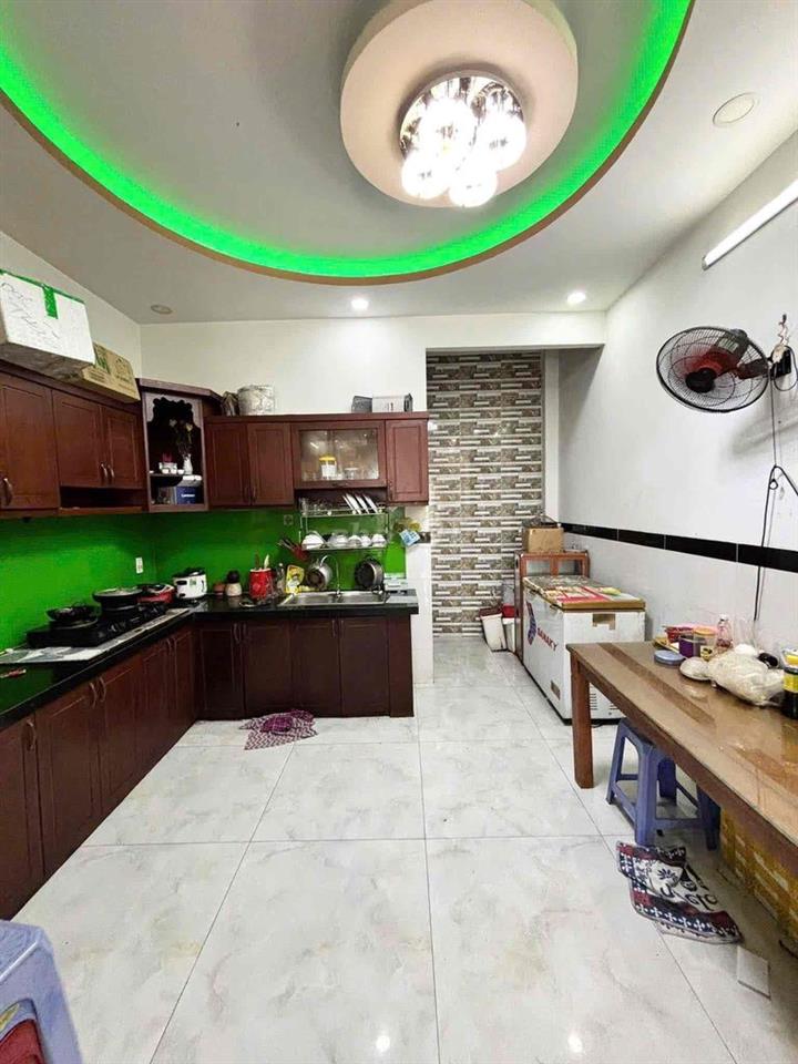 Bán nhà LK 8-9, BHH: 4x15 đúc 3 lầu, 4PN, 5WC