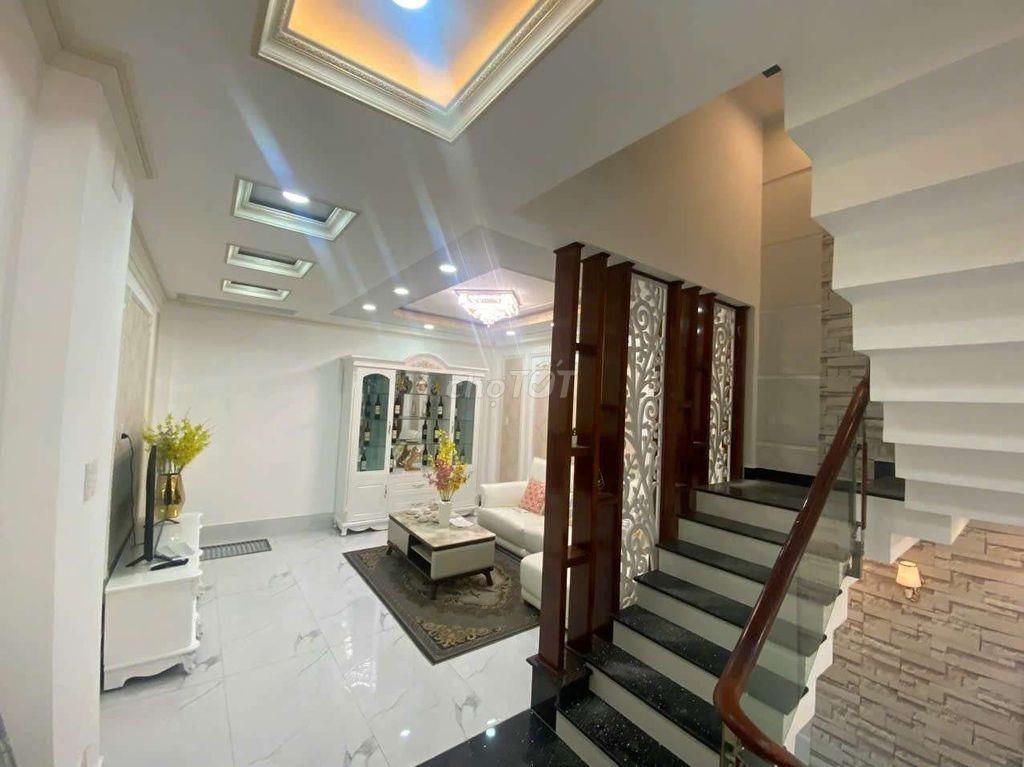 Nhà phố lững +3 lầu ngay ADV và võ văn kiệt Q6