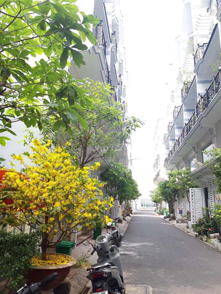 Nhà phố lững +3 lầu ngay ADV và võ văn kiệt Q6