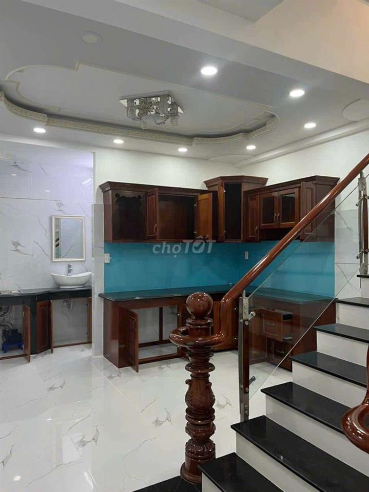 Nhà cao cấp lững + 3 lầu ngay ADV và Q6.SHR