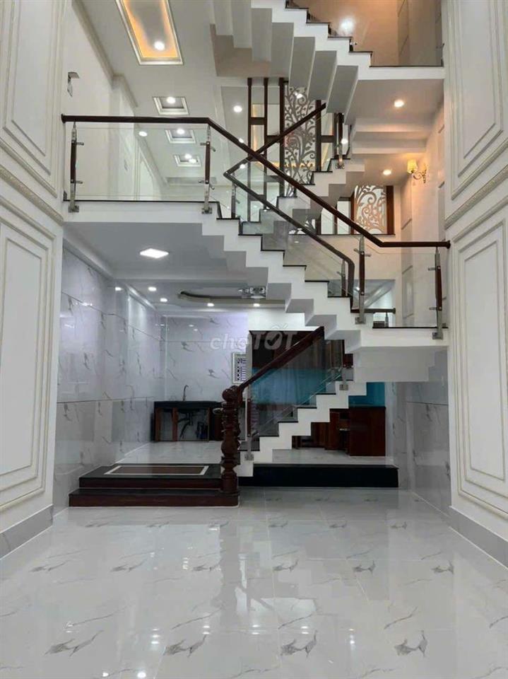 Nhà cao cấp lững + 3 lầu ngay ADV và Q6.SHR