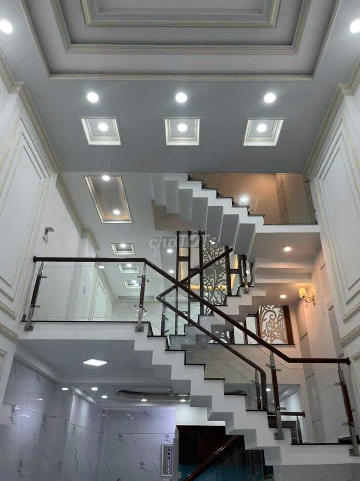 Nhà cao cấp lững + 3 lầu ngay ADV và Q6.SHR