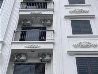 Bán tòa nhà dịch vụ, 6 tầng, 43p, doanh thu 210tr/tháng, TKTQ