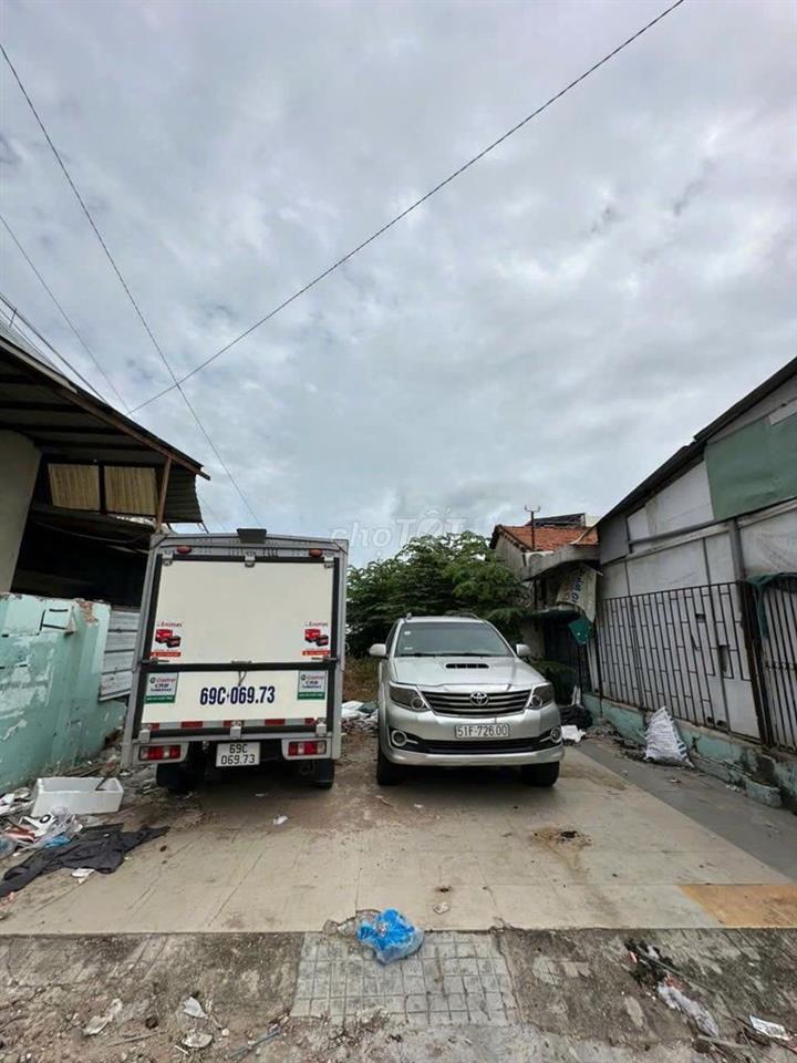 Bán lô đất gần xã Bà Điểm, Nguyễn Ảnh Thủ, 10x30m, SHR, giá 14,8 tỷ