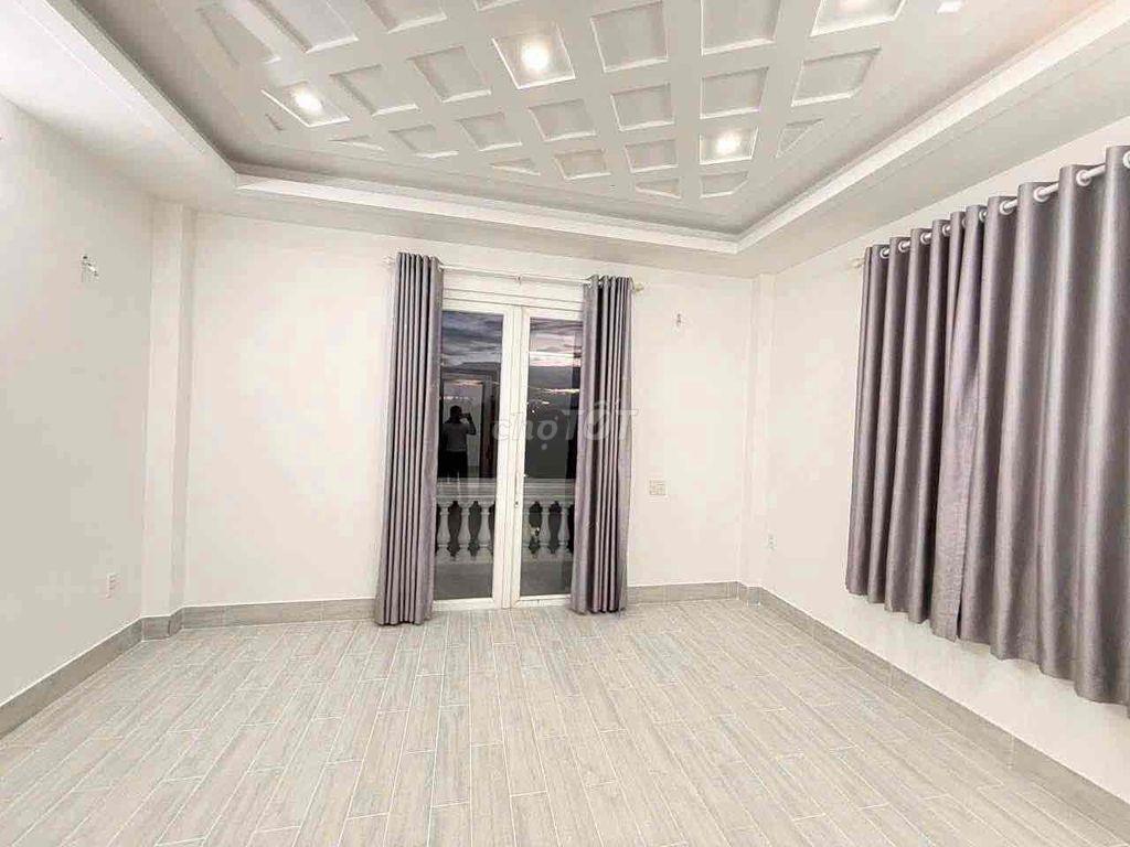 Nhà Biệt Thự, trước nhà 20m, để được 5 xe ô tô