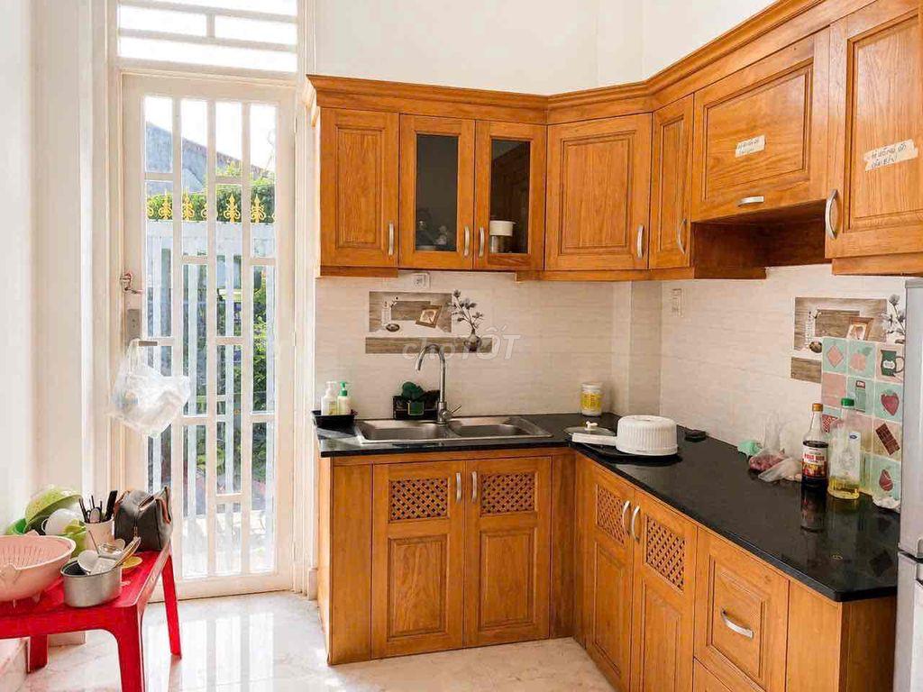 Nhà Biệt Thự, trước nhà 20m, để được 5 xe ô tô