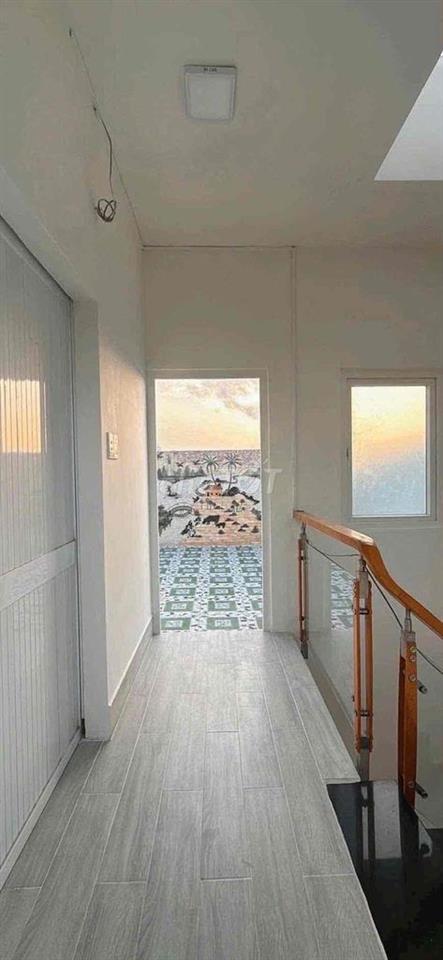 Nhà Biệt Thự, trước nhà 20m, để được 5 xe ô tô