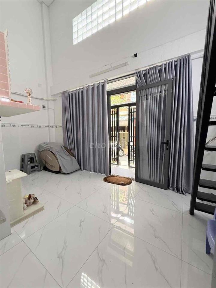 Nhà ở cách mặt tiền 2 căn, thuận tiện đi chuyển ☺️