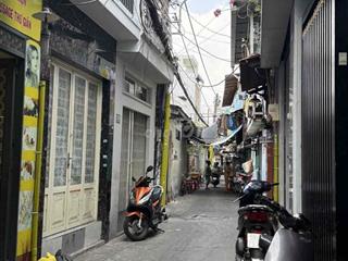 Nhà ở cách mặt tiền 2 căn, thuận tiện đi chuyển ☺️