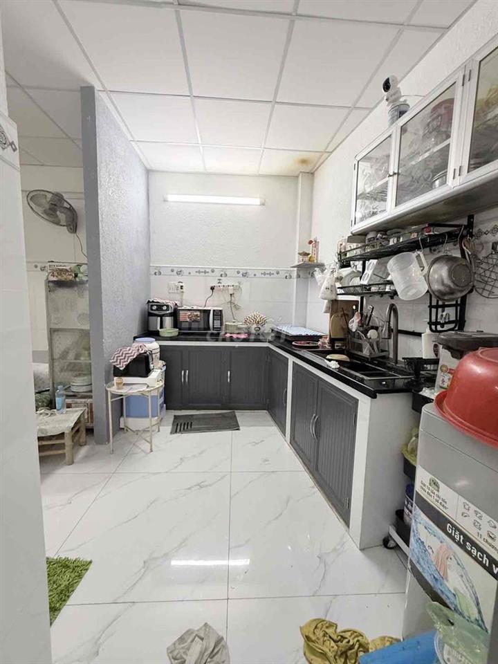 Nhà ở cách mặt tiền 2 căn, thuận tiện đi chuyển ☺️