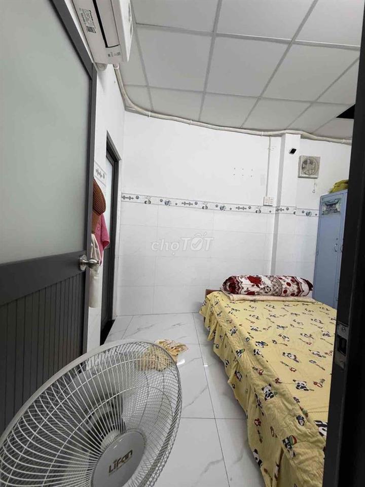 Nhà ở cách mặt tiền 2 căn, thuận tiện đi chuyển ☺️