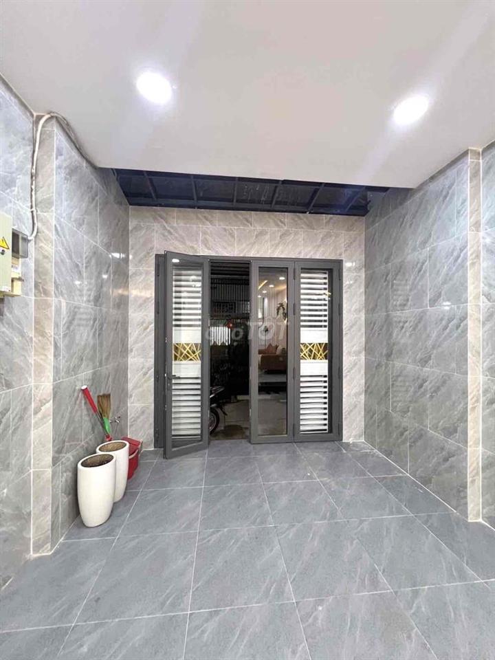 Nhà mới 4 tầng bê tông cốt thép, nở hậu L😊, nhà mới dọn vào ở ngay.