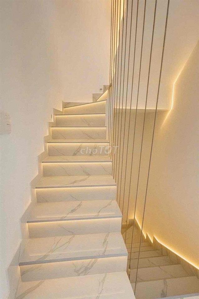 Nhà mới 4 tầng bê tông cốt thép, nở hậu L😊, nhà mới dọn vào ở ngay.