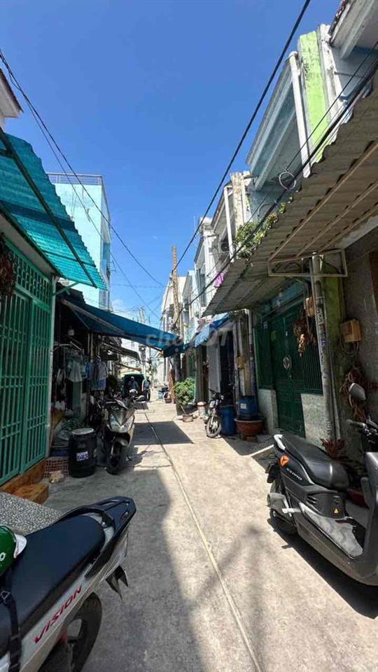 Nhà này k mua thì mua nhà nào, ô tô đỗ cửa